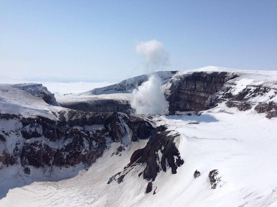 攀登穆特诺夫斯基火山
