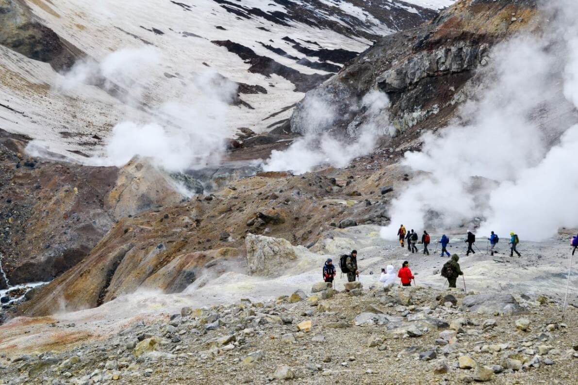 攀登穆特诺夫斯基火山