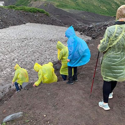 攀登阿瓦钦斯基火山下的“骆驼”山