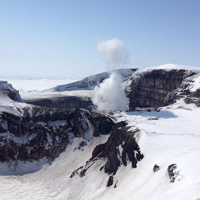 攀登穆特诺夫斯基火山