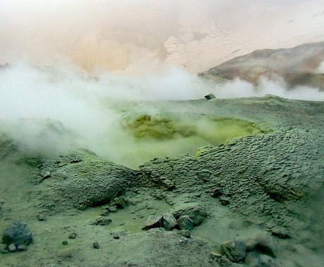 Ascending of the volcano Mutnovsky