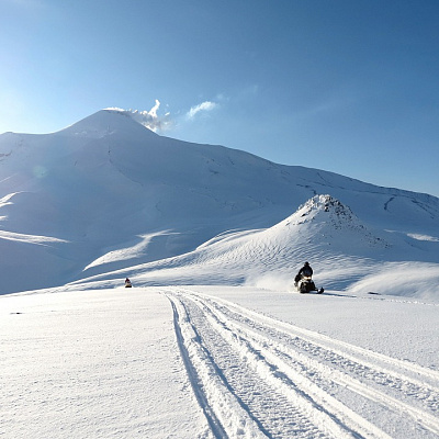 Winter  adventure on snow machines to the foot of  Kizimen volcano and Tumrokskiye  hot  springs  (5 days. 4 nights)